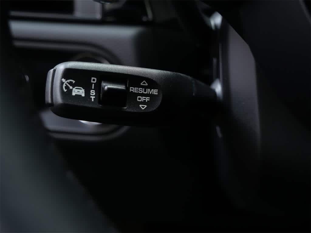 Thumbnail: 2025 Porsche Macan - 25