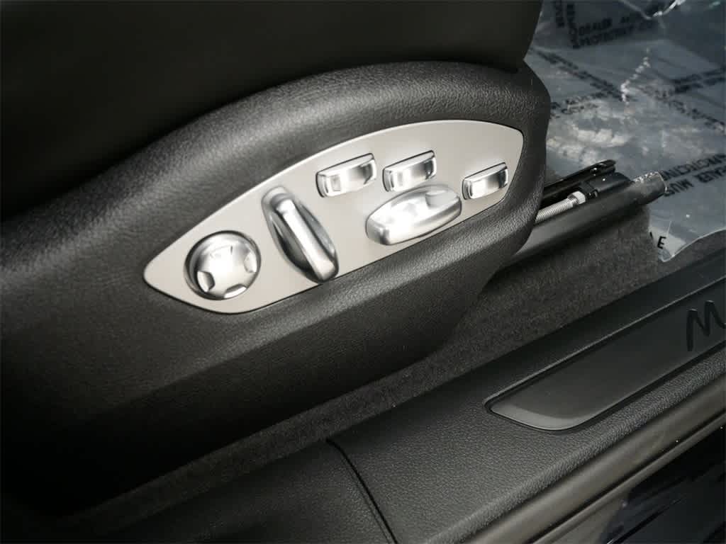 Thumbnail: 2025 Porsche Macan - 27