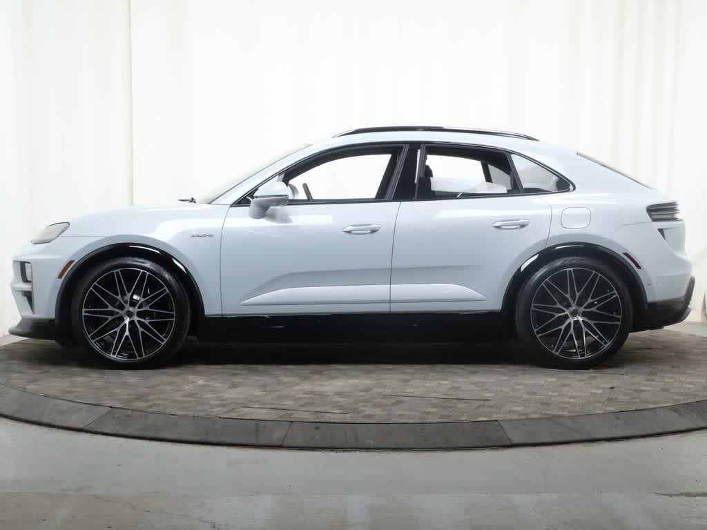 Thumbnail: 2026 Porsche Macan - 2