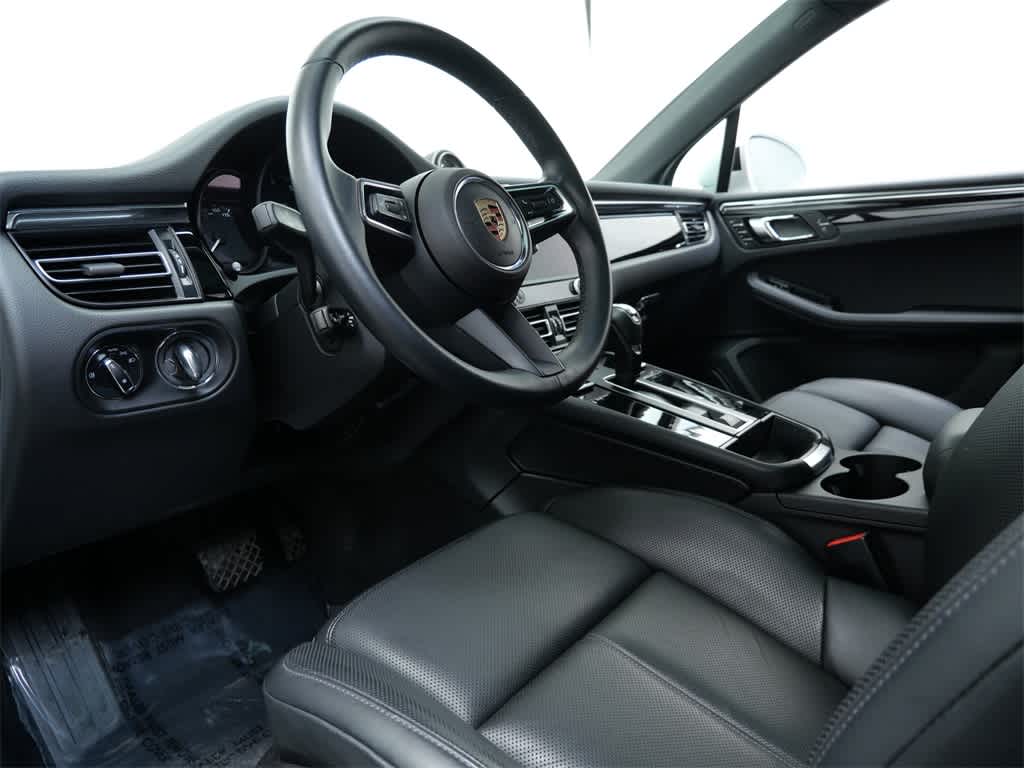 Thumbnail: 2025 Porsche Macan - 4
