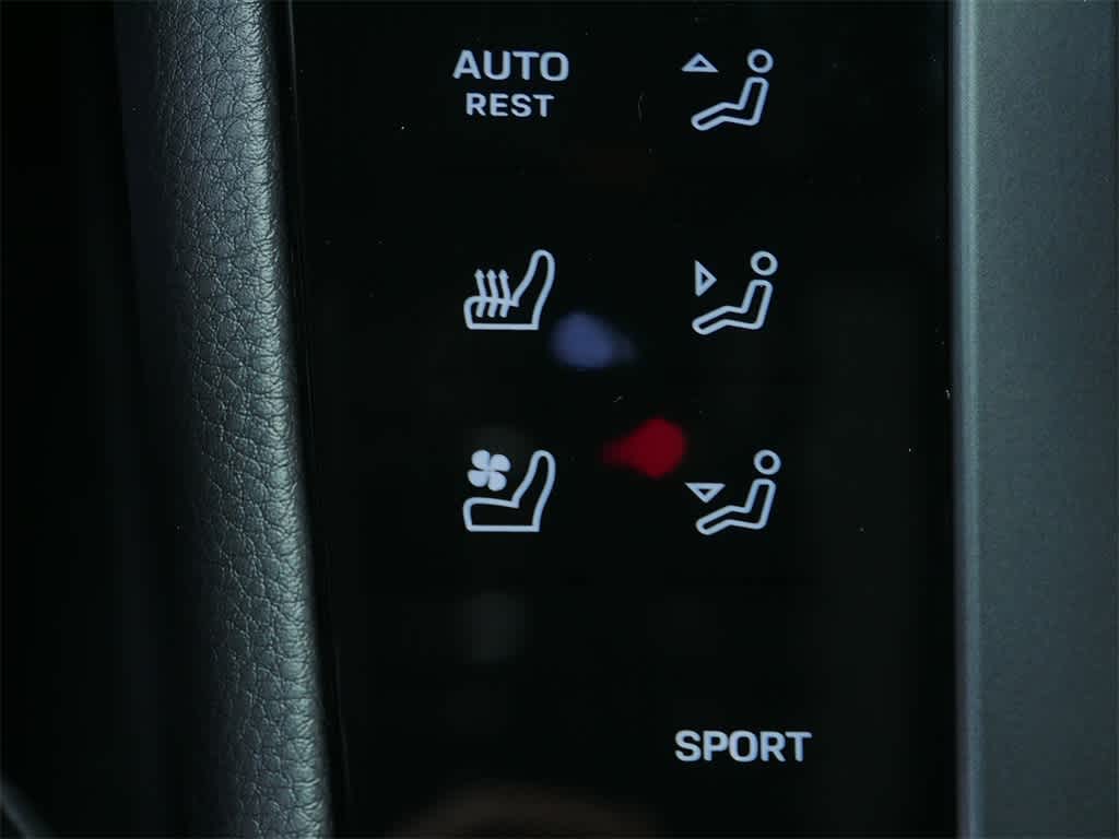 Thumbnail: 2026 Porsche Macan - 24