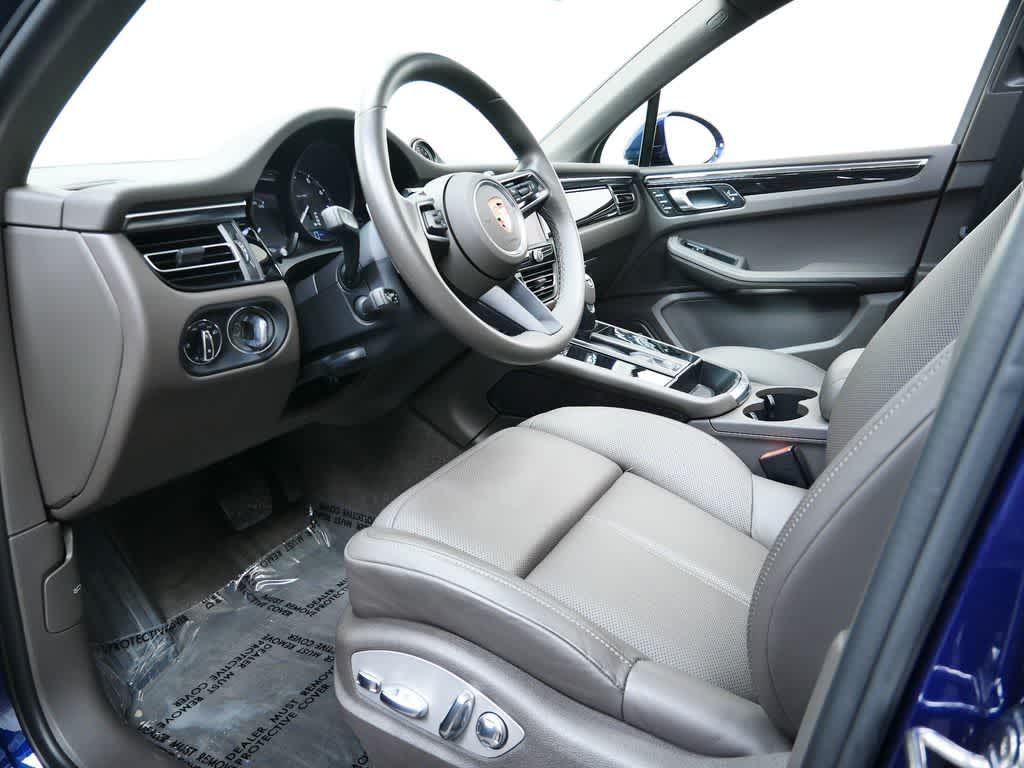 Thumbnail: 2024 Porsche Macan - 2