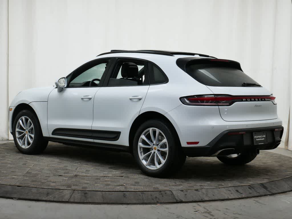 Thumbnail: 2025 Porsche Macan - 3