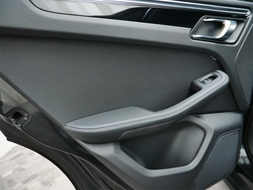 Thumbnail: 2023 Porsche Macan - 14