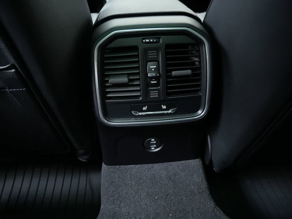 Thumbnail: 2022 Porsche Macan - 15