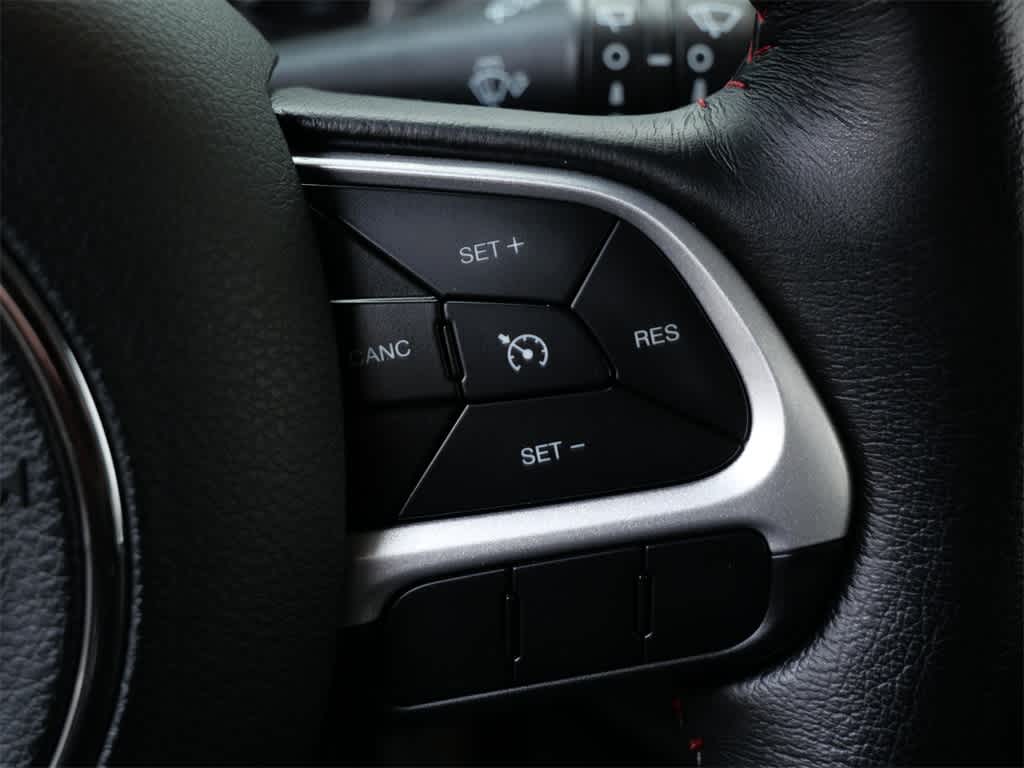 Thumbnail: 2018 Jeep Renegade - 21