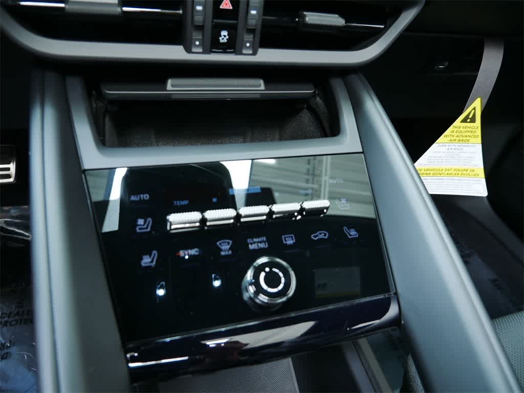 Thumbnail: 2025 Porsche Macan - 27