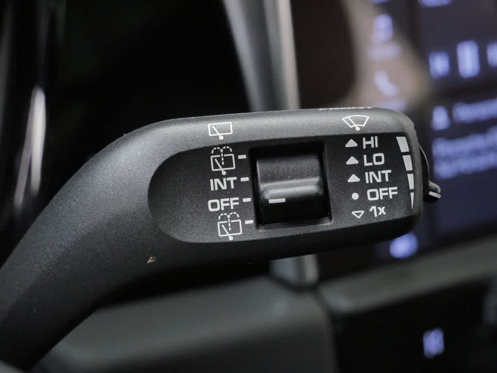 Thumbnail: 2023 Porsche Macan - 21