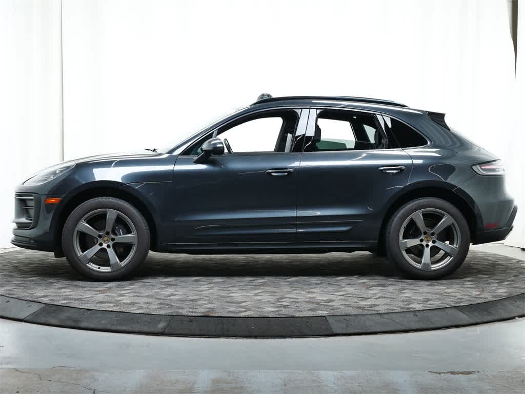 Thumbnail: 2022 Porsche Macan - 2
