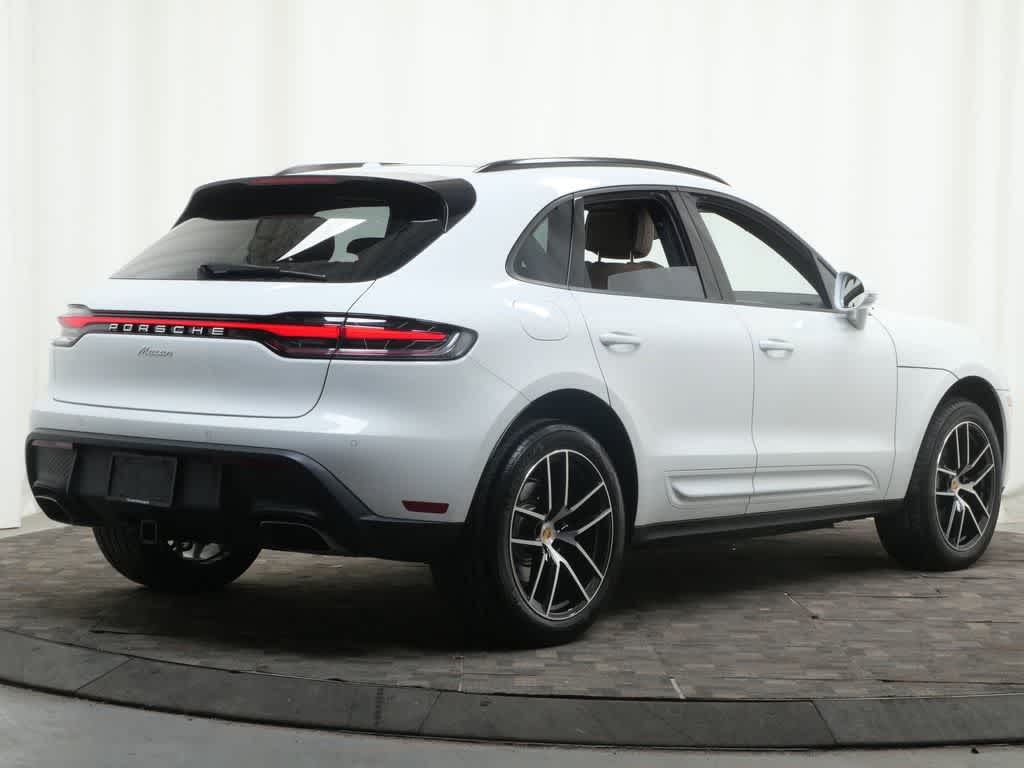 Thumbnail: 2026 Porsche Macan - 7