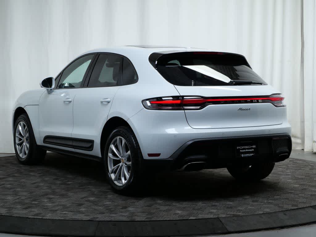Thumbnail: 2025 Porsche Macan - 3