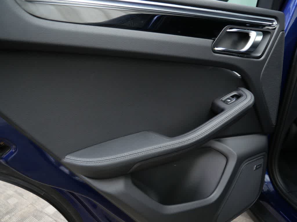 Thumbnail: 2025 Porsche Macan - 13