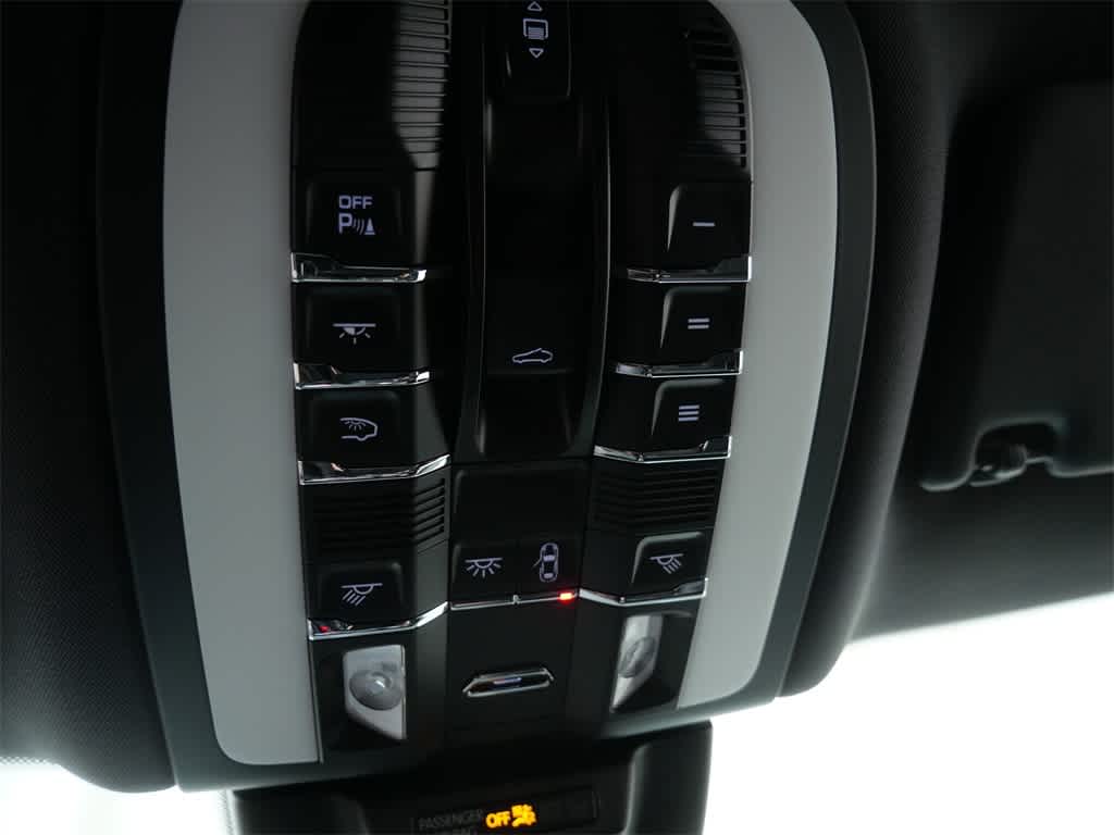 Thumbnail: 2025 Porsche Macan - 28