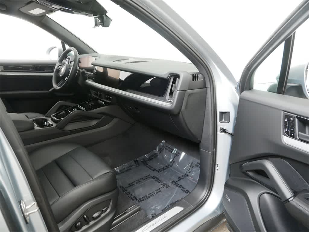 Thumbnail: 2024 Porsche Cayenne - 25