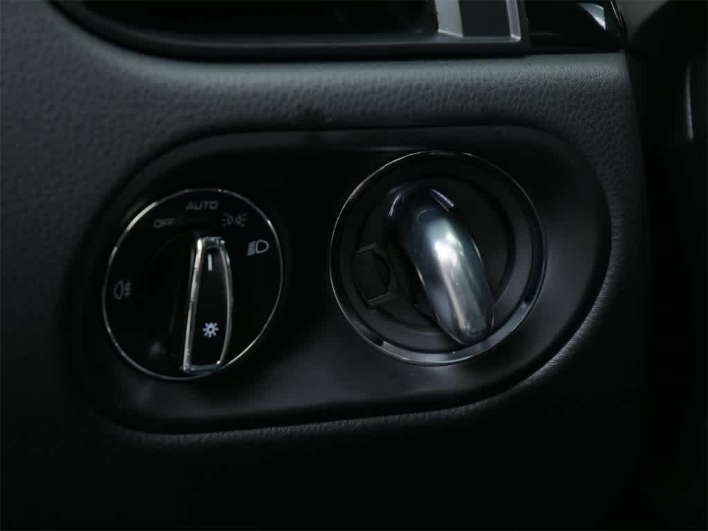 Thumbnail: 2025 Porsche Macan - 18