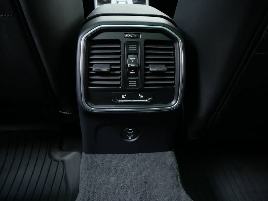 Thumbnail: 2025 Porsche Macan - 15