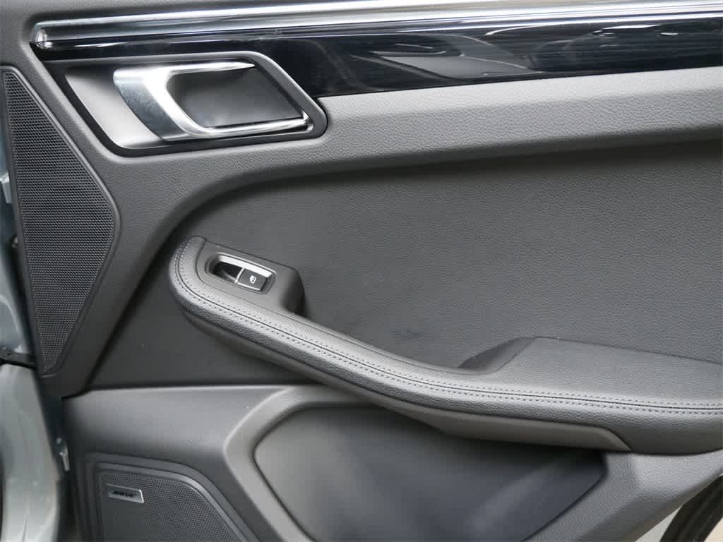 2024 Porsche Macan Base 27