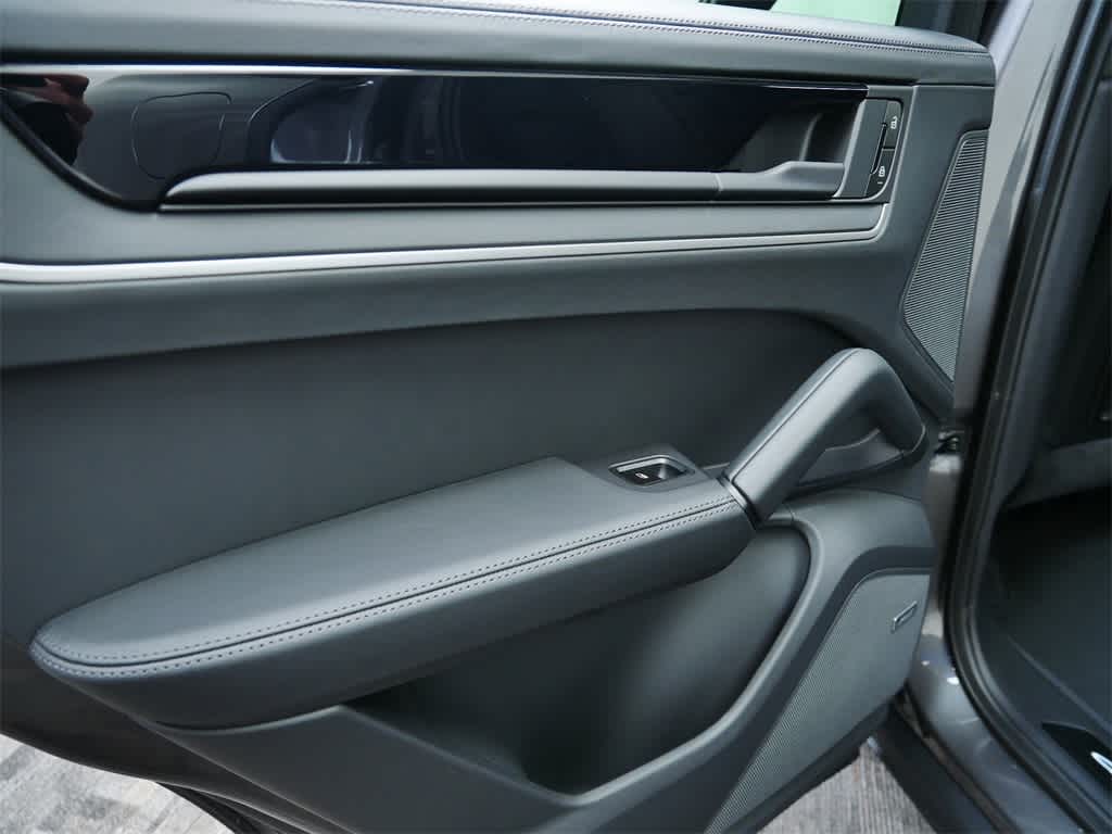 Thumbnail: 2025 Porsche Cayenne - 14