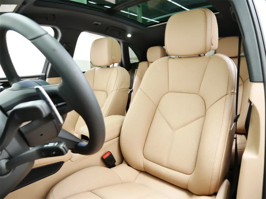 Thumbnail: 2026 Porsche Macan - 5