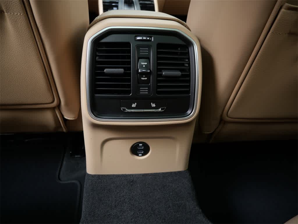 Thumbnail: 2026 Porsche Macan - 16