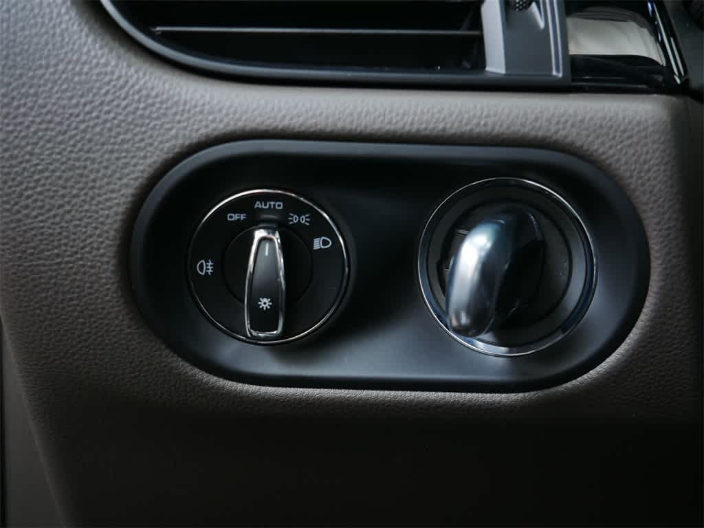 Thumbnail: 2024 Porsche Macan - 17