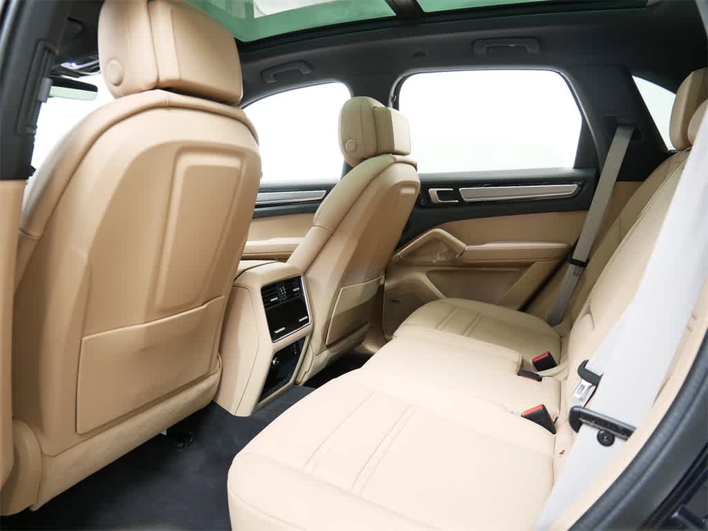 Thumbnail: 2023 Porsche Cayenne - 13