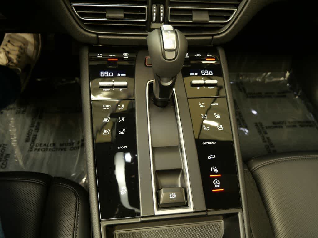 Thumbnail: 2025 Porsche Macan - 28