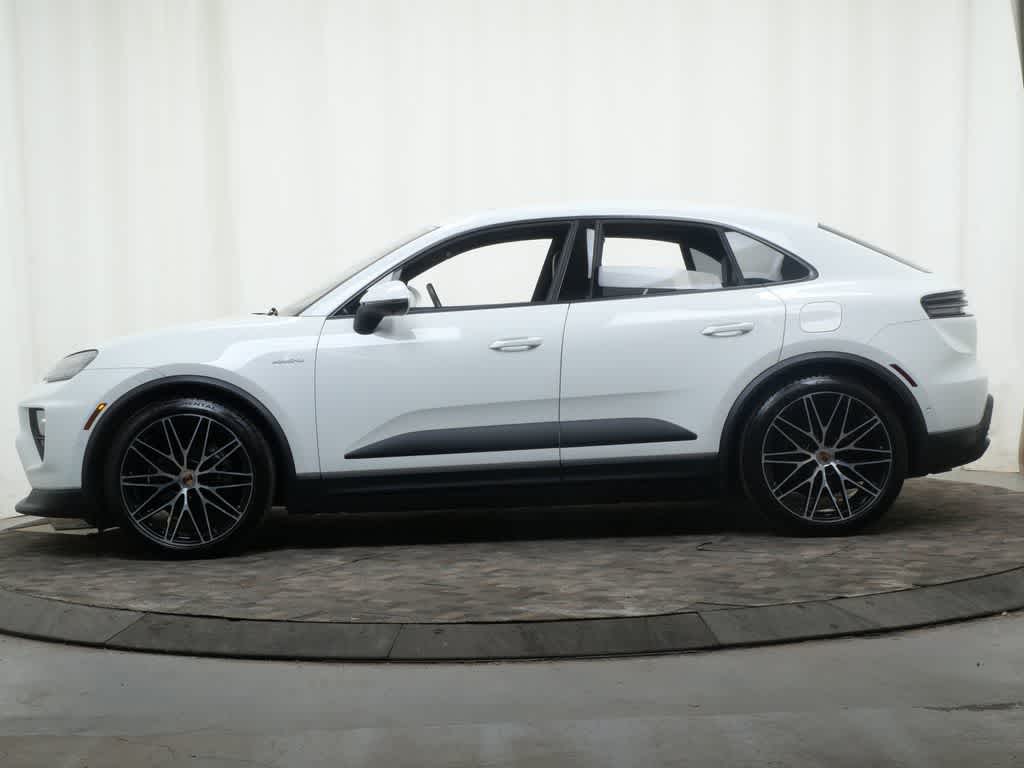 Thumbnail: 2024 Porsche Macan - 2