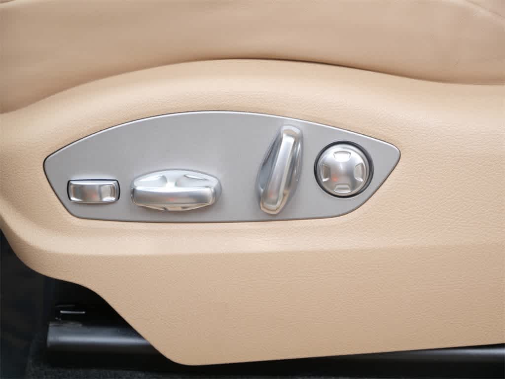 Thumbnail: 2026 Porsche Macan - 12