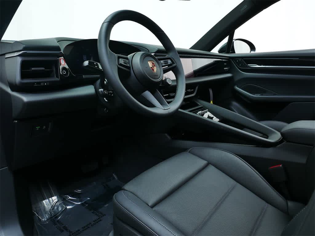 Thumbnail: 2025 Porsche Macan - 4