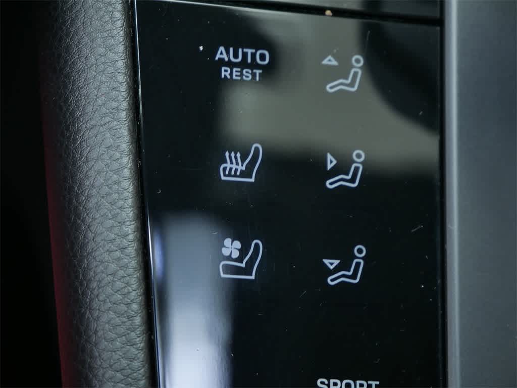 Thumbnail: 2025 Porsche Macan - 27