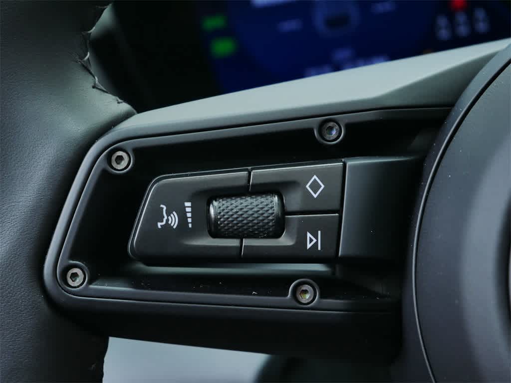 Thumbnail: 2025 Porsche Macan - 24