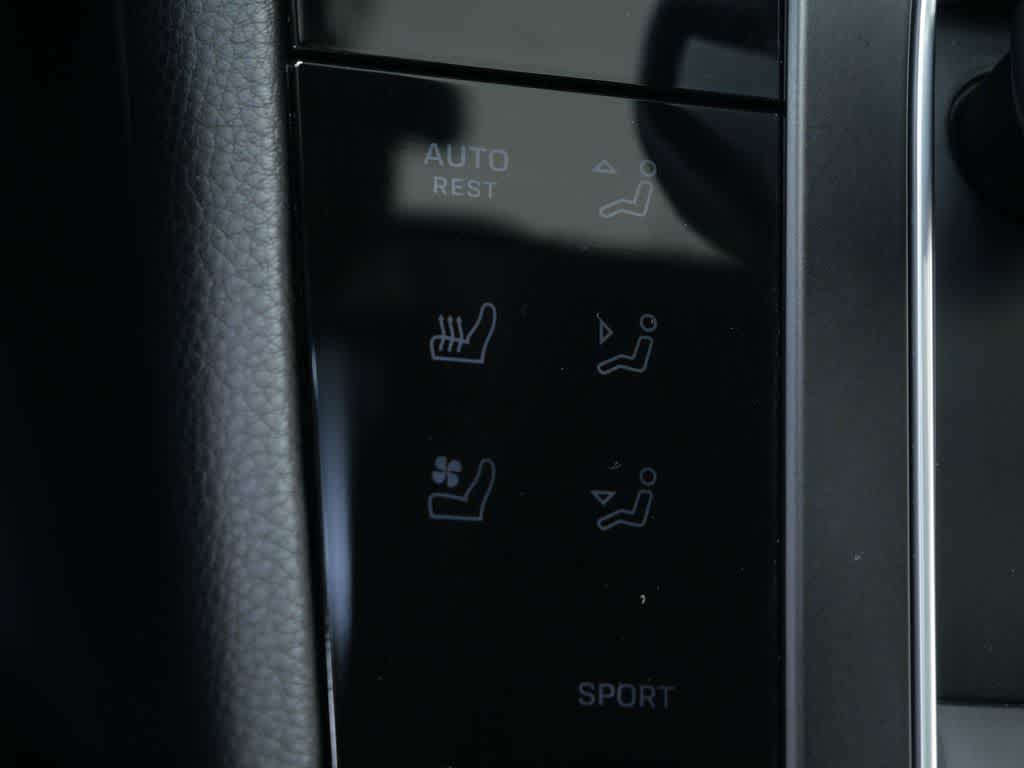 Thumbnail: 2025 Porsche Macan - 23