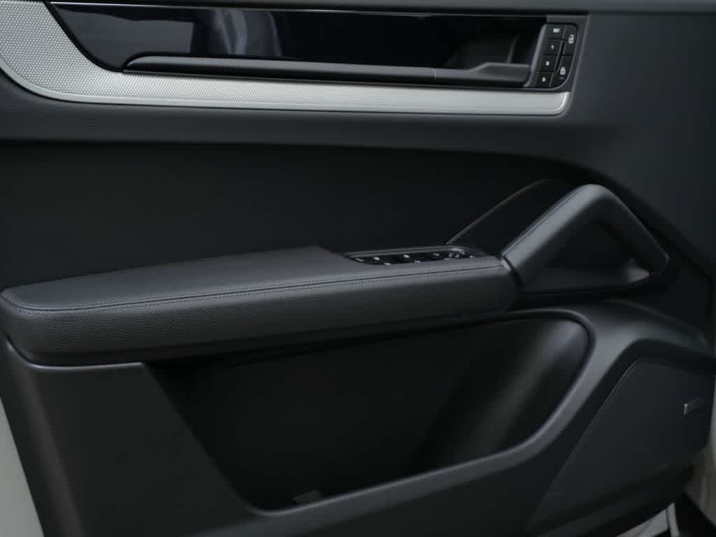 Thumbnail: 2026 Porsche Cayenne - 11