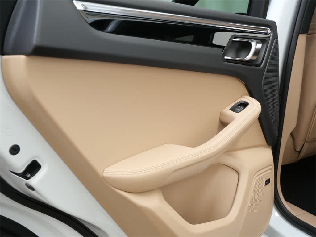 Thumbnail: 2026 Porsche Macan - 13