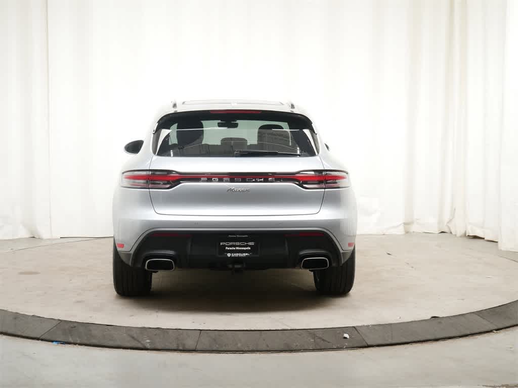 2024 Porsche Macan Base 8
