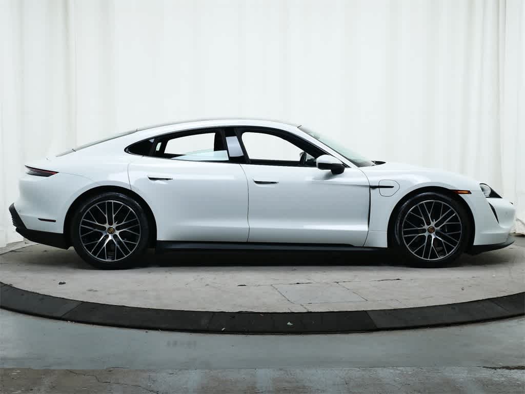 2022 Porsche Taycan  8