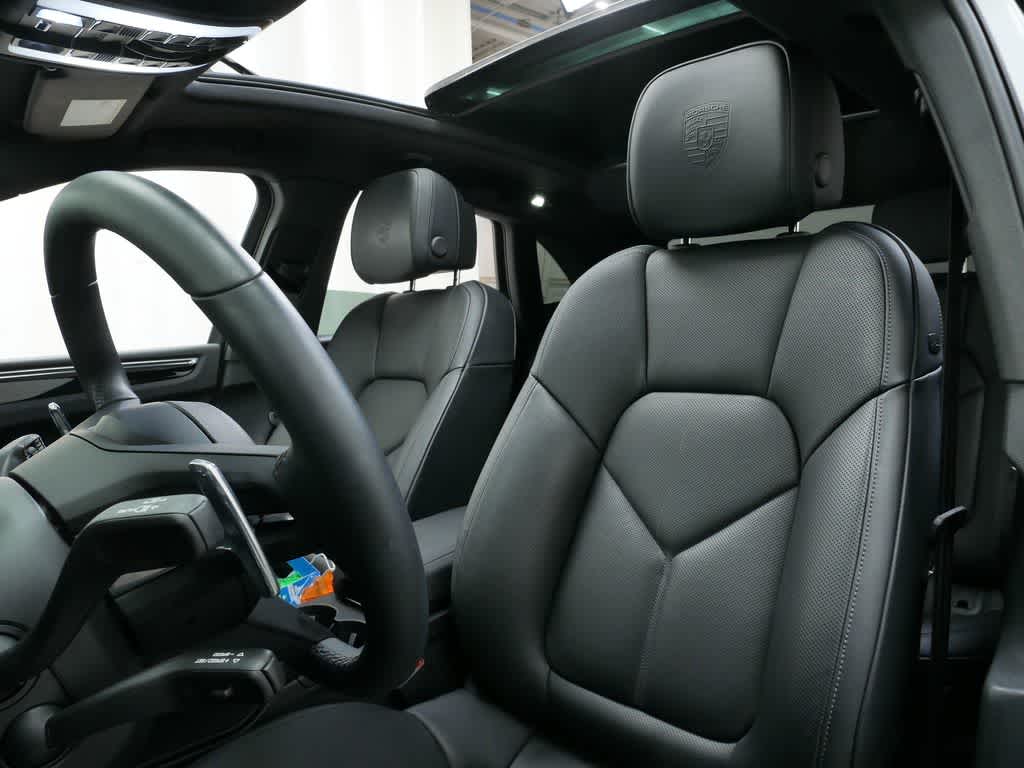 Thumbnail: 2025 Porsche Macan - 5