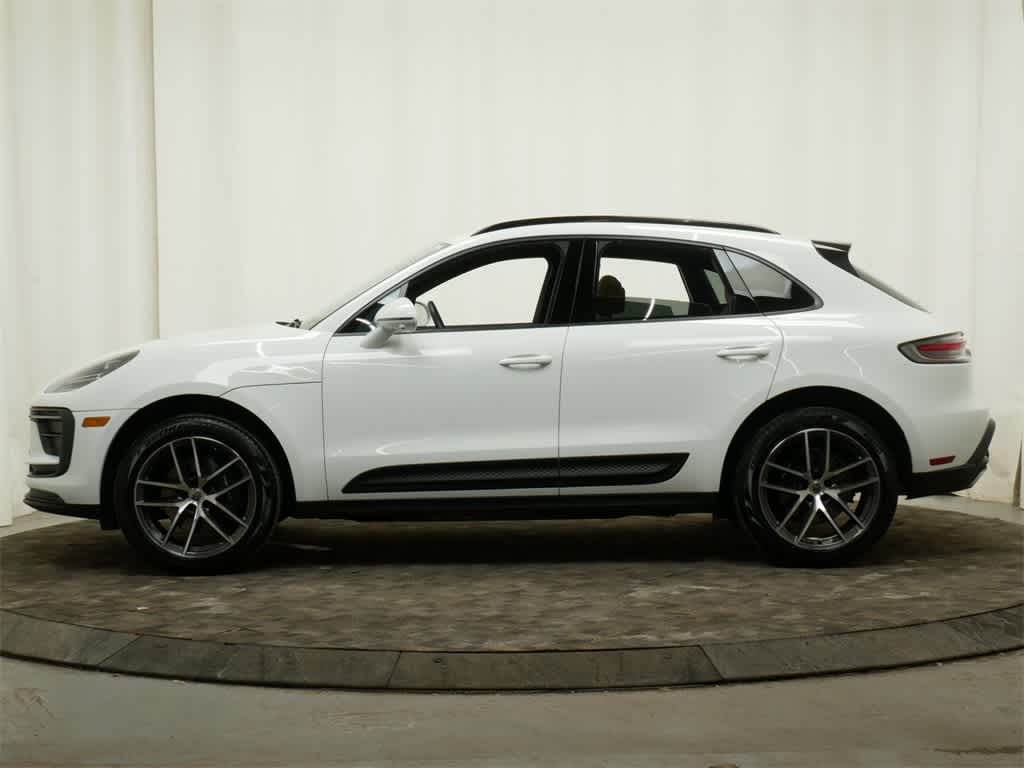 Thumbnail: 2025 Porsche Macan - 2