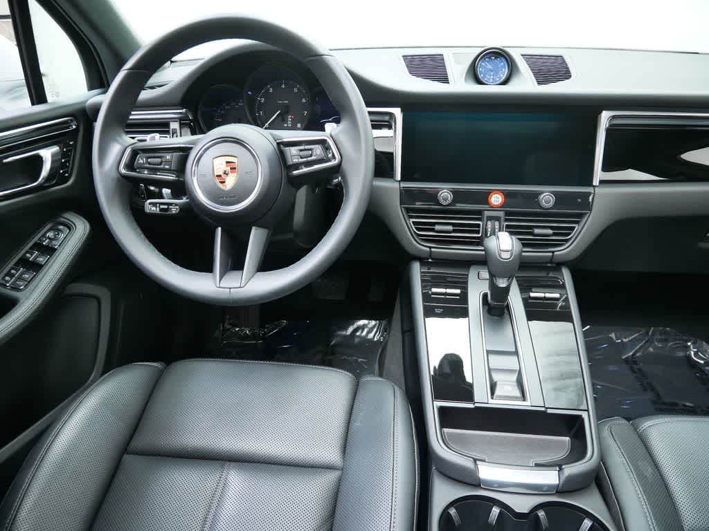 Thumbnail: 2025 Porsche Macan - 16