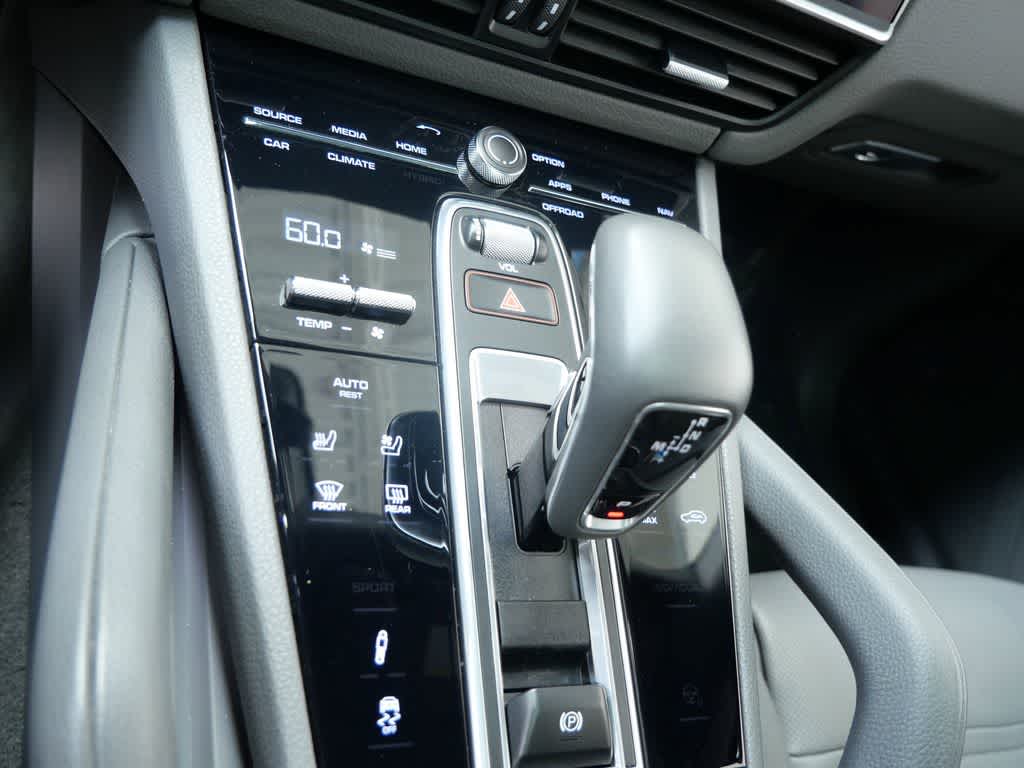 Thumbnail: 2022 Porsche Cayenne - 20