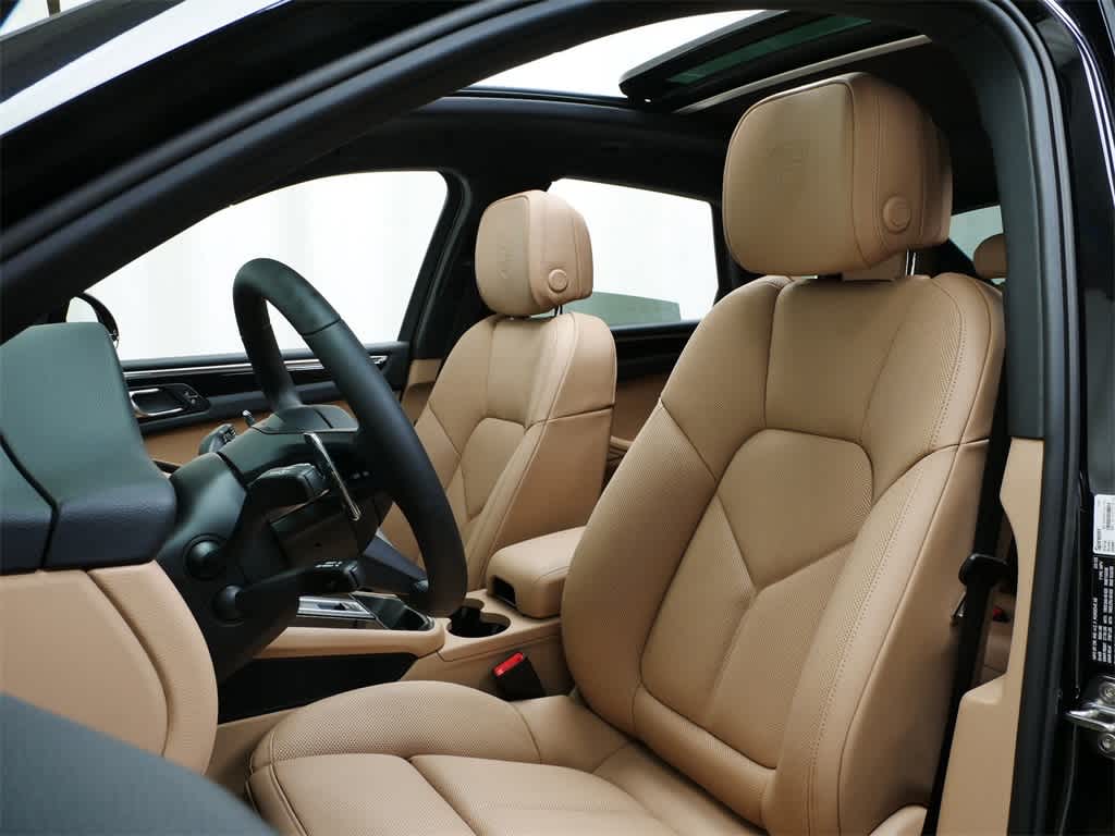 Thumbnail: 2025 Porsche Macan - 5