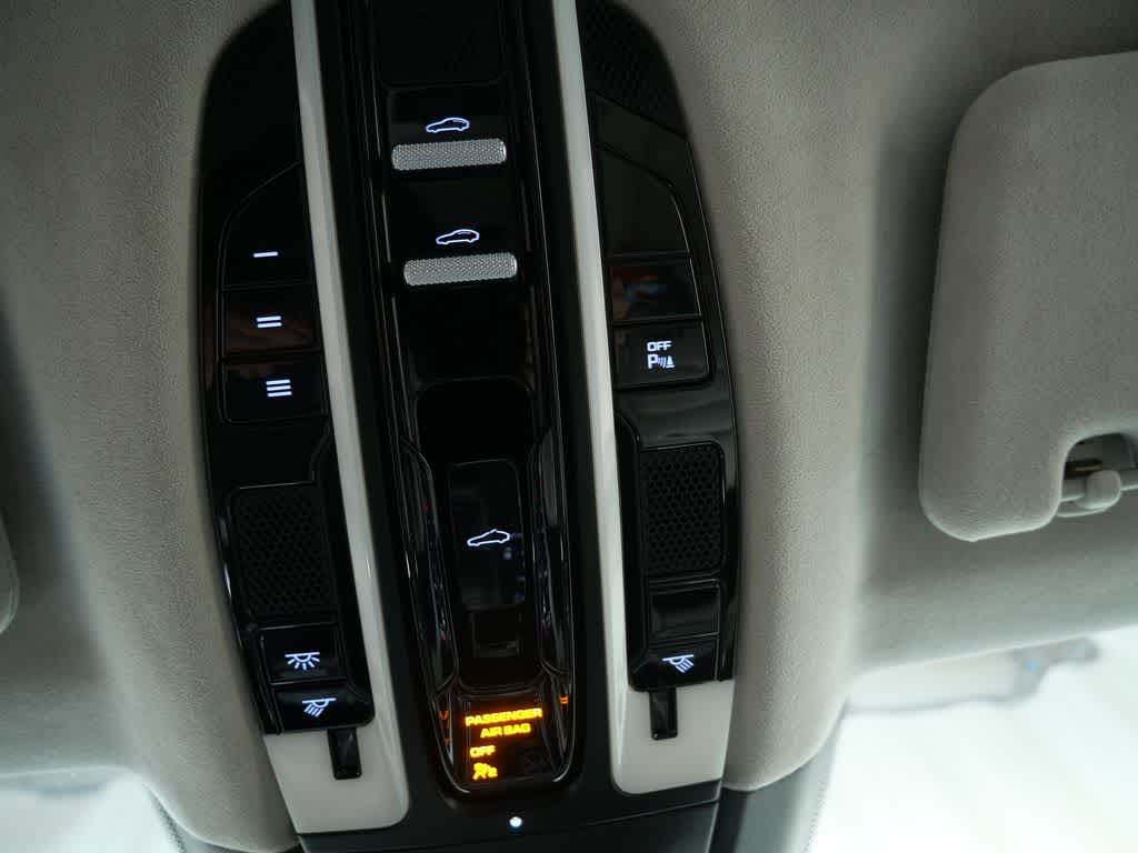 Thumbnail: 2017 Porsche Panamera - 30