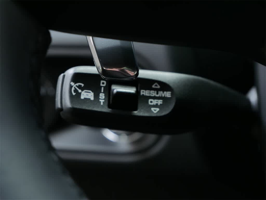 Thumbnail: 2025 Porsche Macan - 19