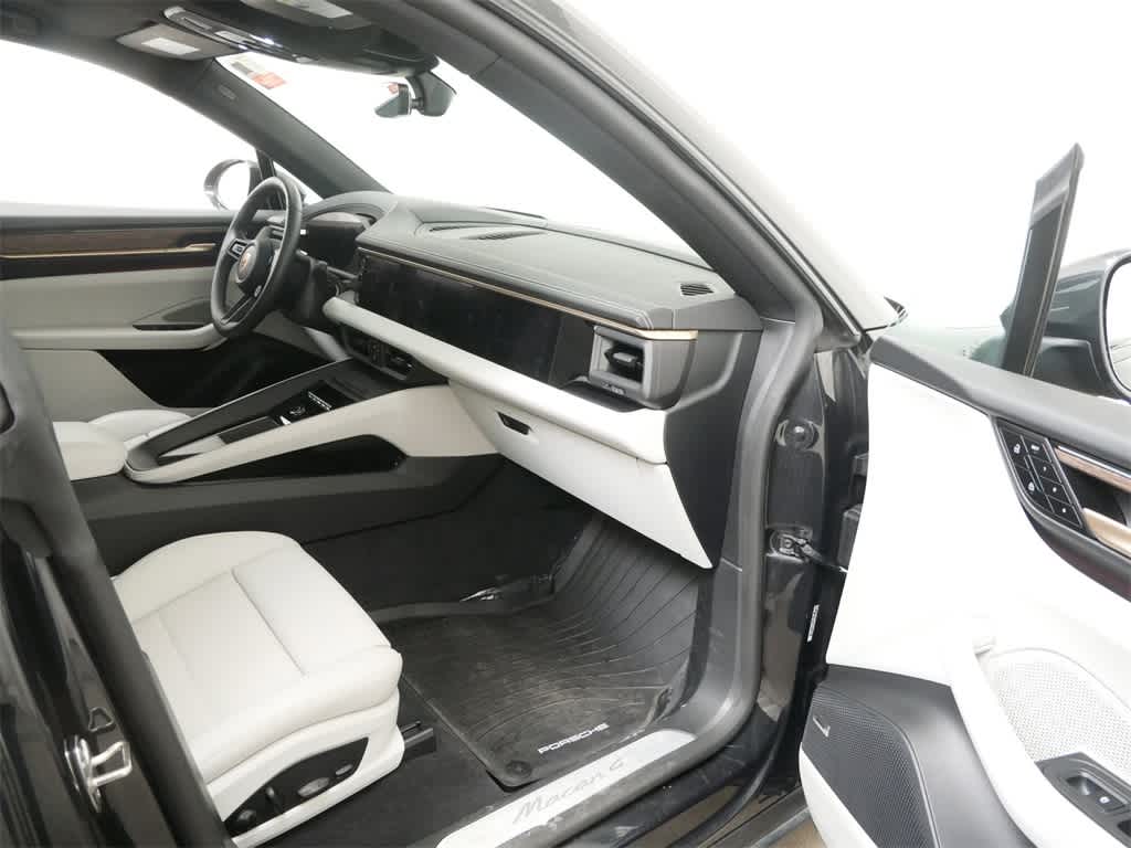 Thumbnail: 2024 Porsche Macan - 25
