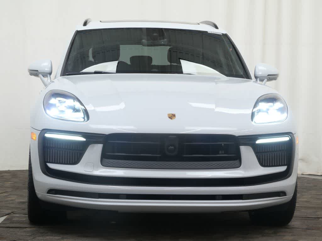 Thumbnail: 2026 Porsche Macan - 10