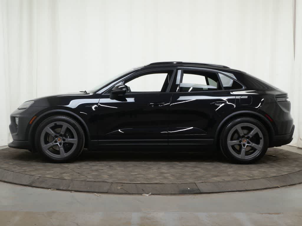 Thumbnail: 2026 Porsche Macan - 2
