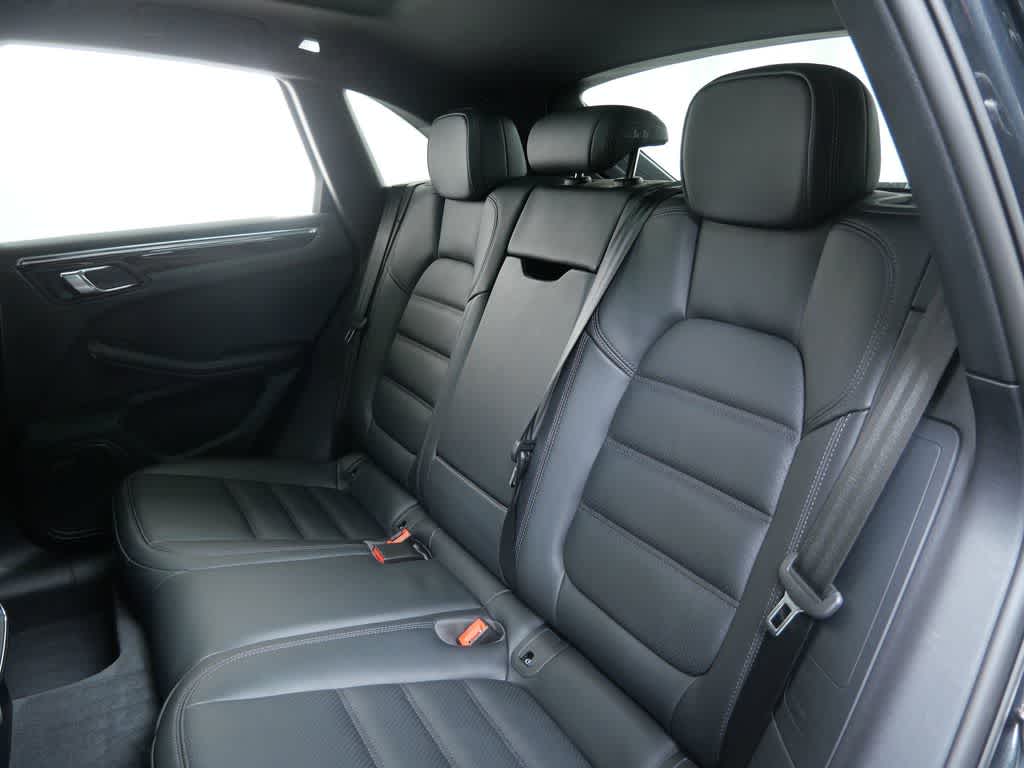 Thumbnail: 2026 Porsche Macan - 13