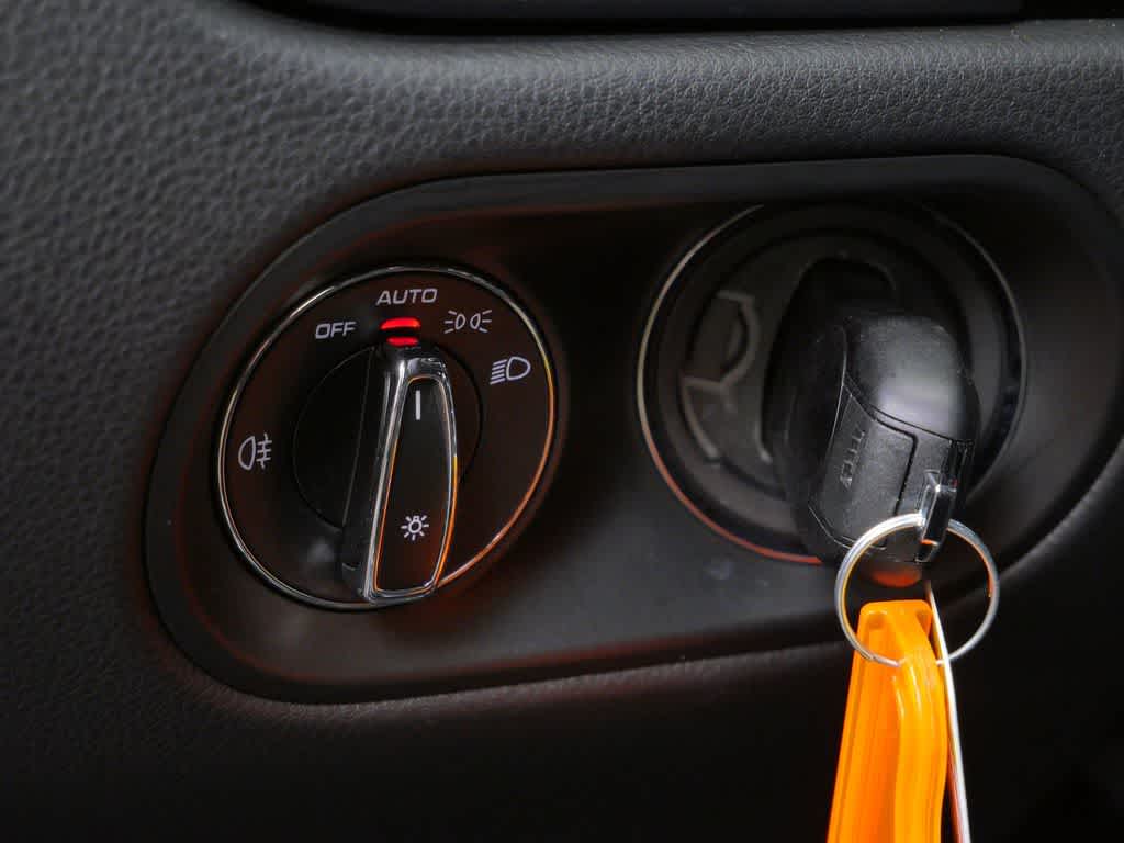 Thumbnail: 2024 Porsche Macan - 18