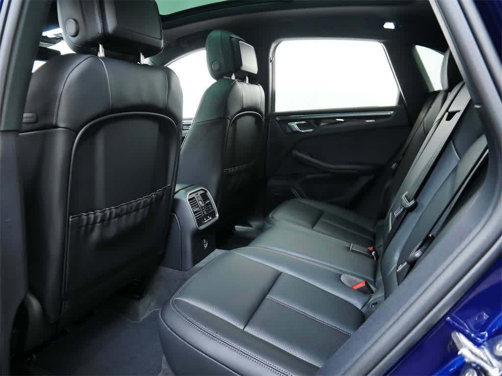 Thumbnail: 2026 Porsche Macan - 13